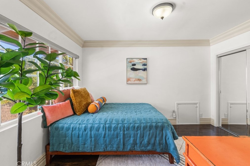 4501 Grimes Pl, Van Nuys CA  91316-4366 exterior