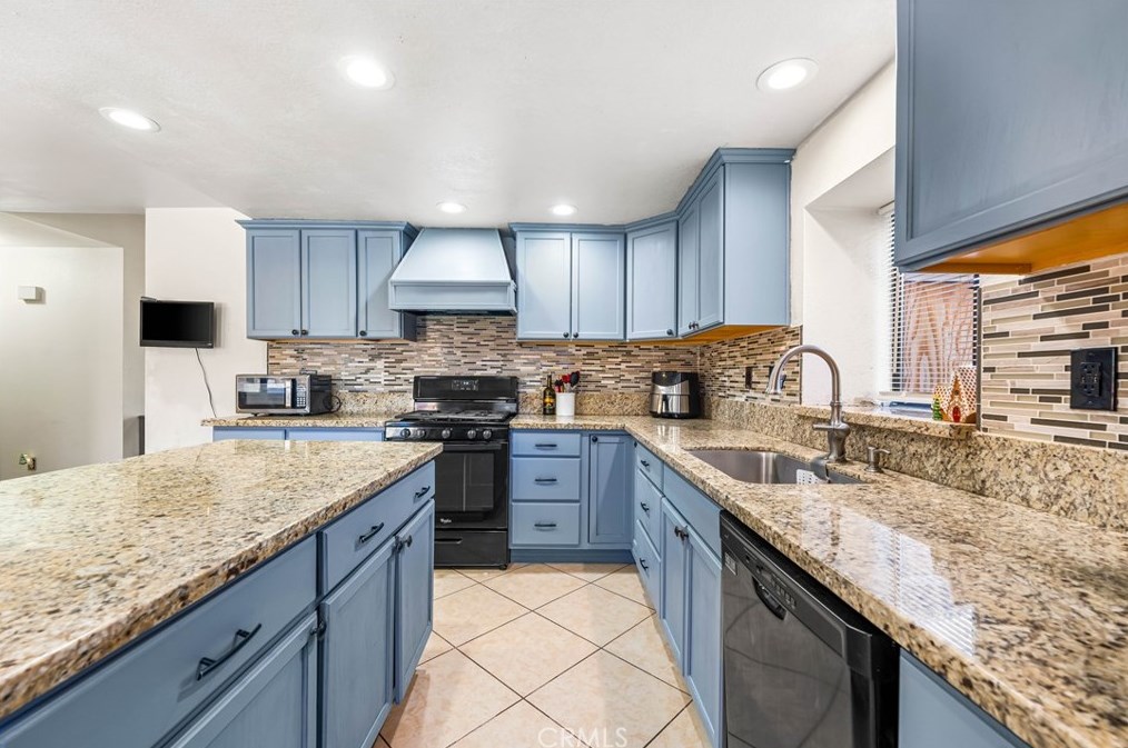 38111 Meadow Wood St, Palmdale CA  93552-3011 exterior