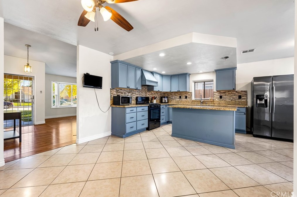 38111 Meadow Wood St, Palmdale CA  93552-3011 exterior