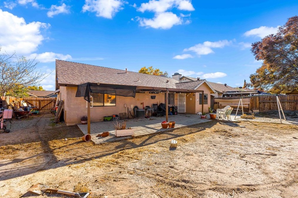 38111 Meadow Wood St, Palmdale CA  93552-3011 exterior