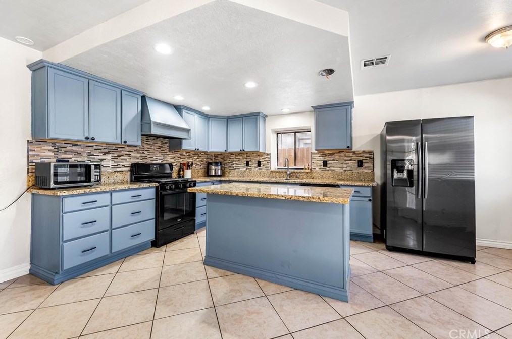 38111 Meadow Wood St, Palmdale CA  93552-3011 exterior