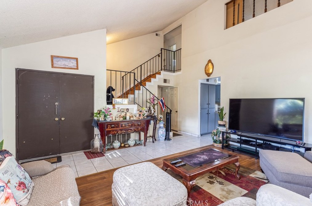 10808 De Haven Ave, Los Angeles CA  91331-2009 exterior