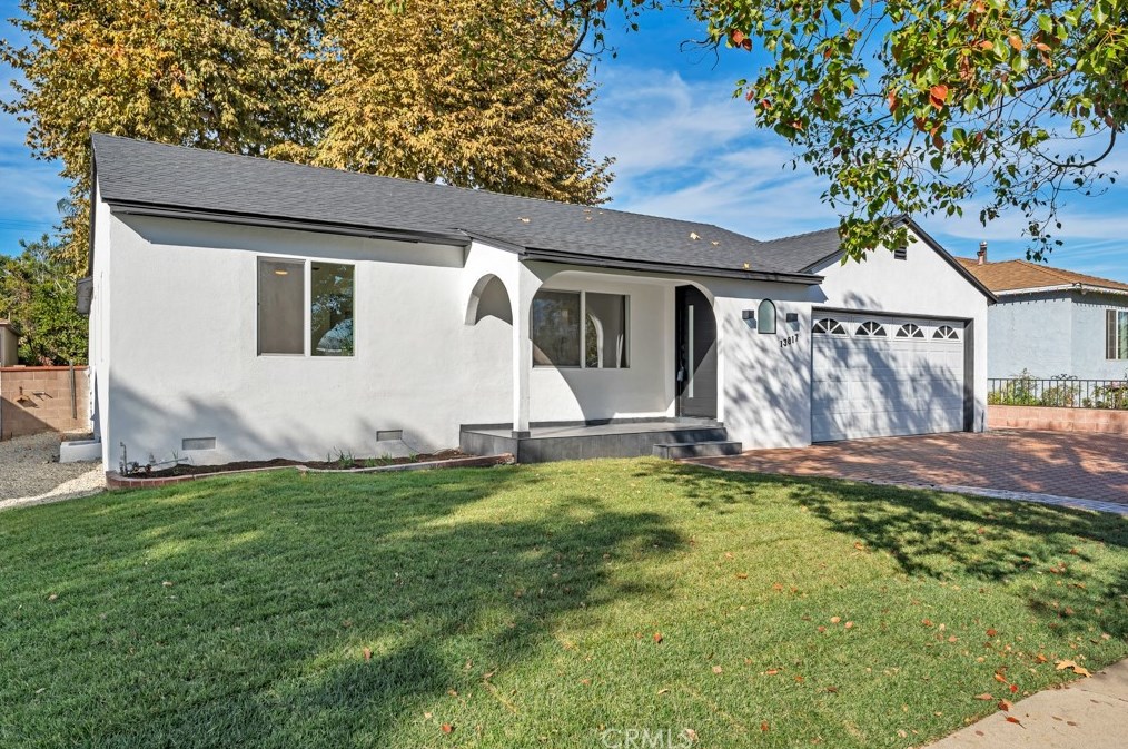 13817 Bromwich St, Los Angeles CA  91331-6120 exterior