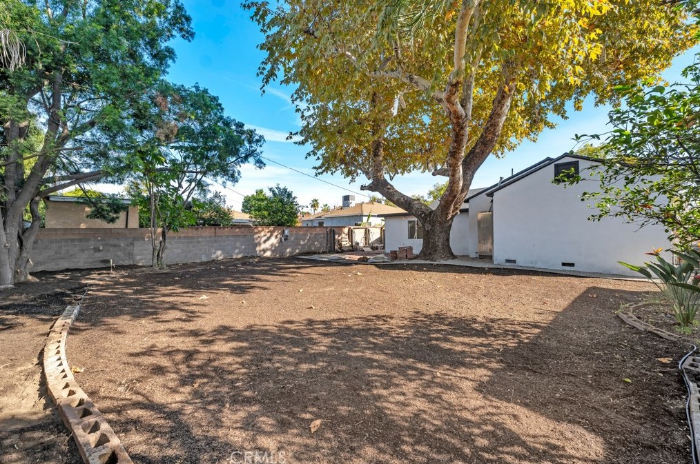 13817 Bromwich St, Los Angeles CA  91331-6120 exterior