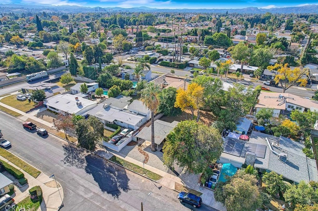 7823 Melvin Ave, Los Angeles CA  91335-1600 exterior