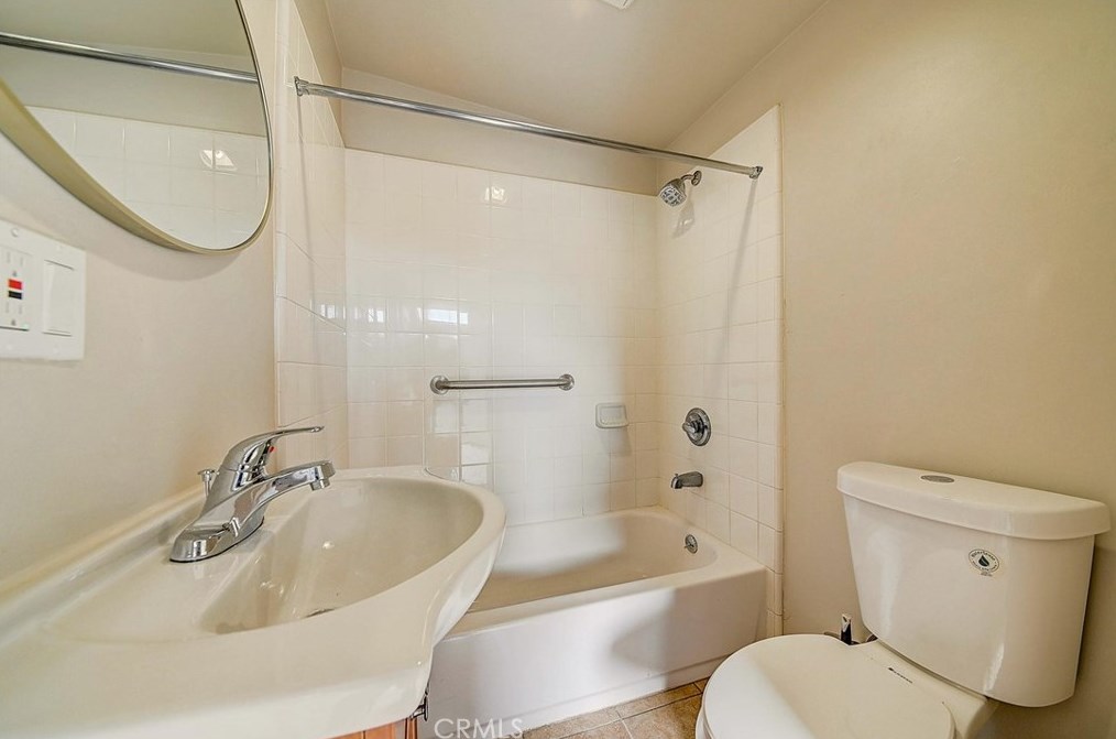 7823 Melvin Ave, Los Angeles CA  91335-1600 exterior