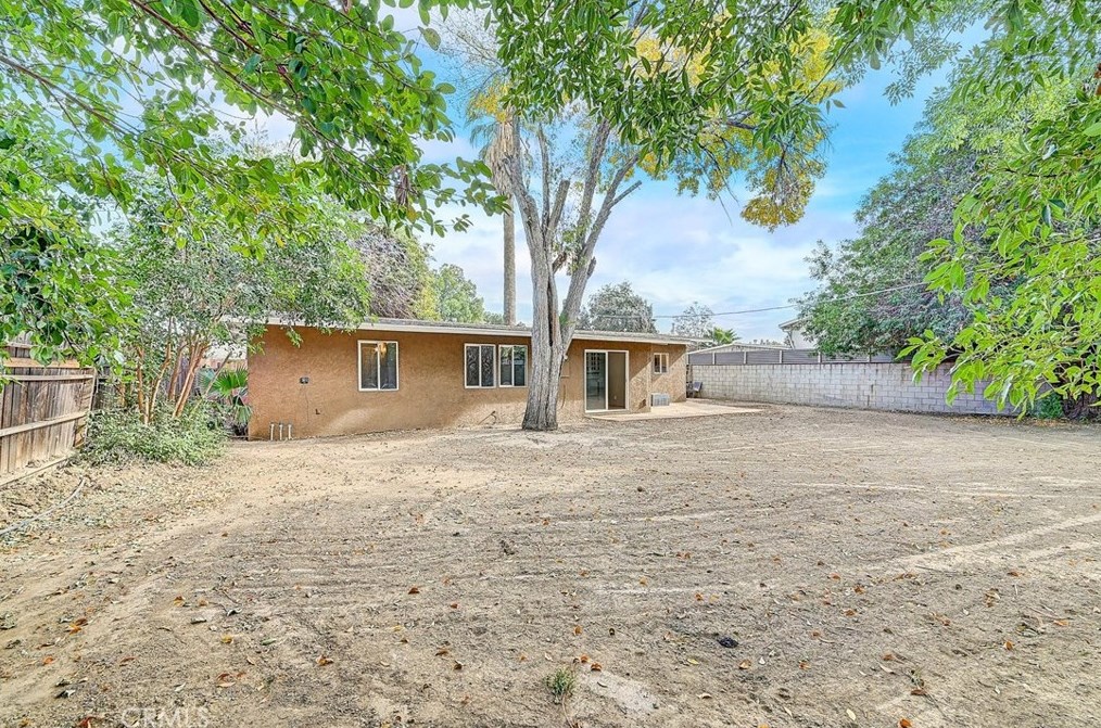 7823 Melvin Ave, Los Angeles CA  91335-1600 exterior