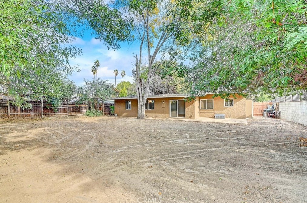 7823 Melvin Ave, Los Angeles CA  91335-1600 exterior