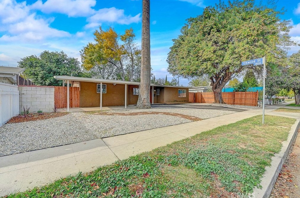 7823 Melvin Ave, Los Angeles CA  91335-1600 exterior