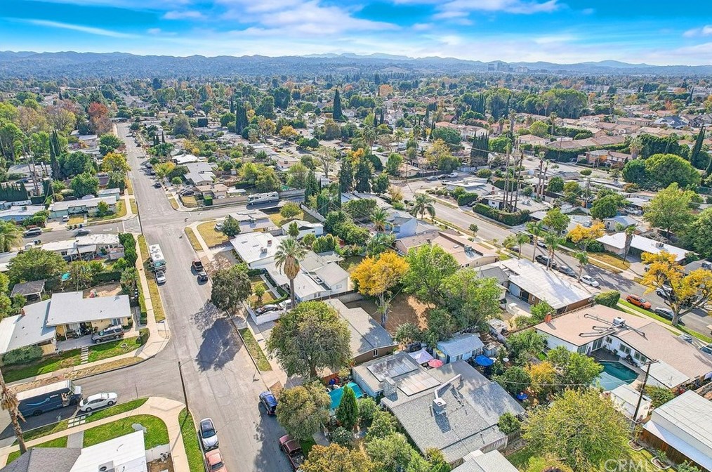 7823 Melvin Ave, Los Angeles CA  91335-1600 exterior