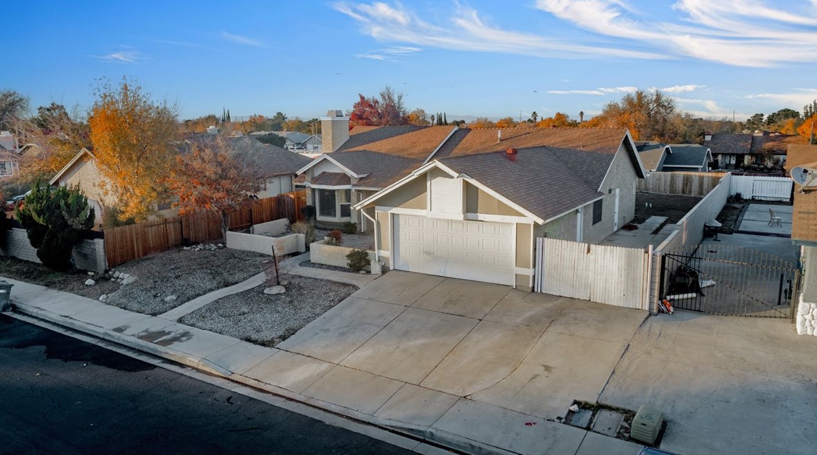 1841 Avenue, Palmdale CA  93551-0022 exterior