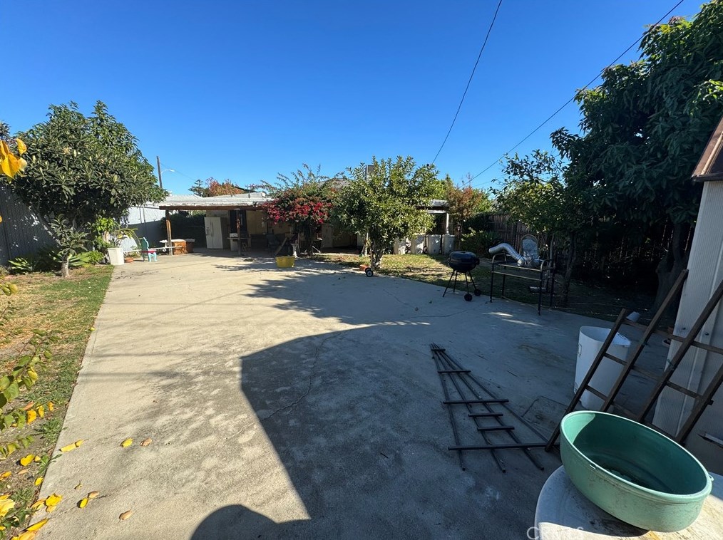 9713 Amboy Ave, Los Angeles CA  91331-4118 exterior