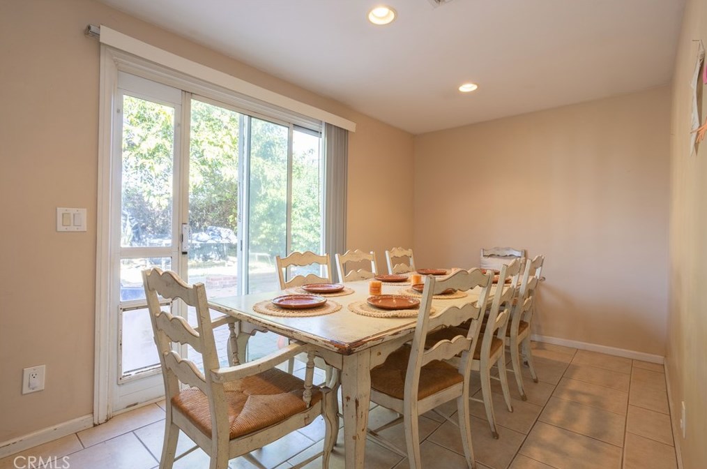 19467 Stagg St, Los Angeles CA  91335-2351 exterior