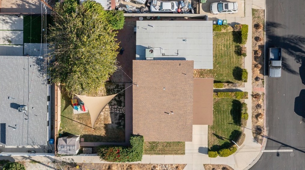 19467 Stagg St, Los Angeles CA  91335-2351 exterior