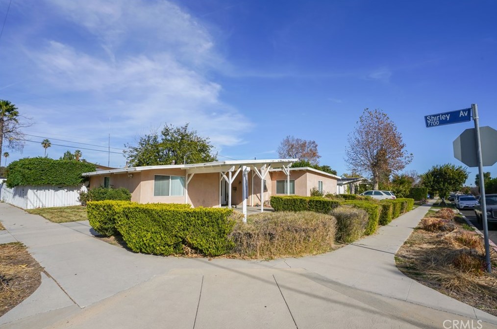 19467 Stagg St, Los Angeles CA  91335-2351 exterior