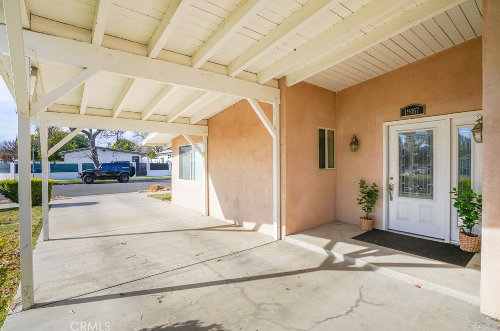 19467 Stagg St, Los Angeles CA  91335-2351 exterior