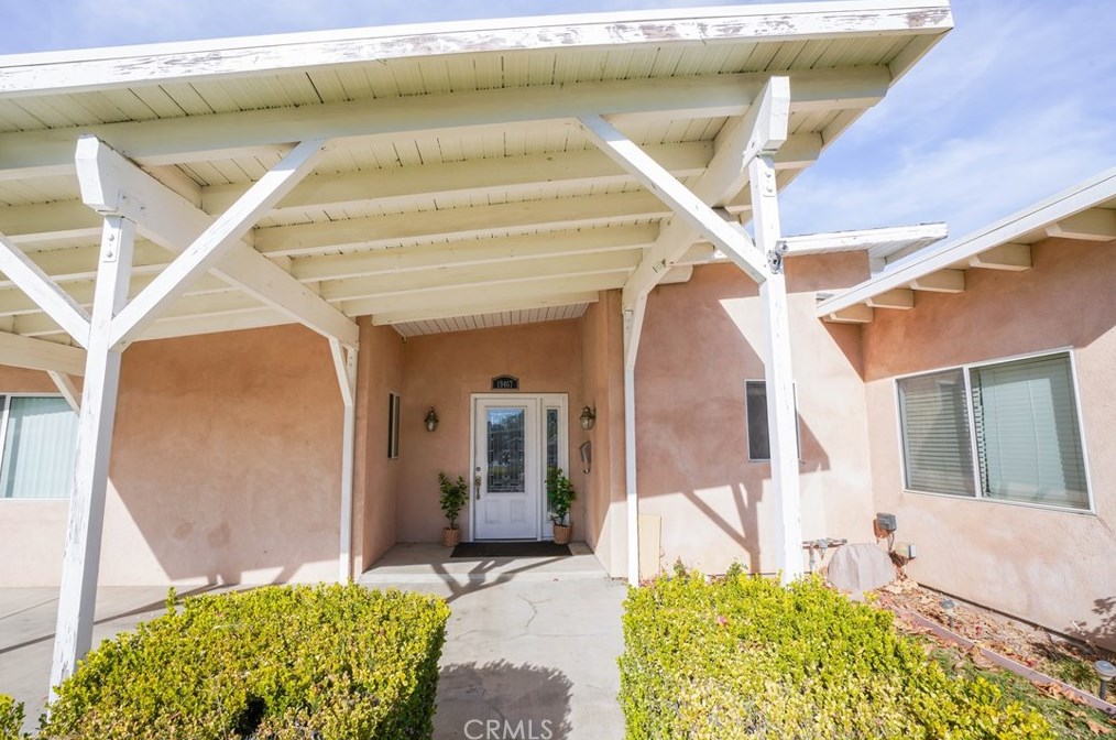 19467 Stagg St, Los Angeles CA  91335-2351 exterior