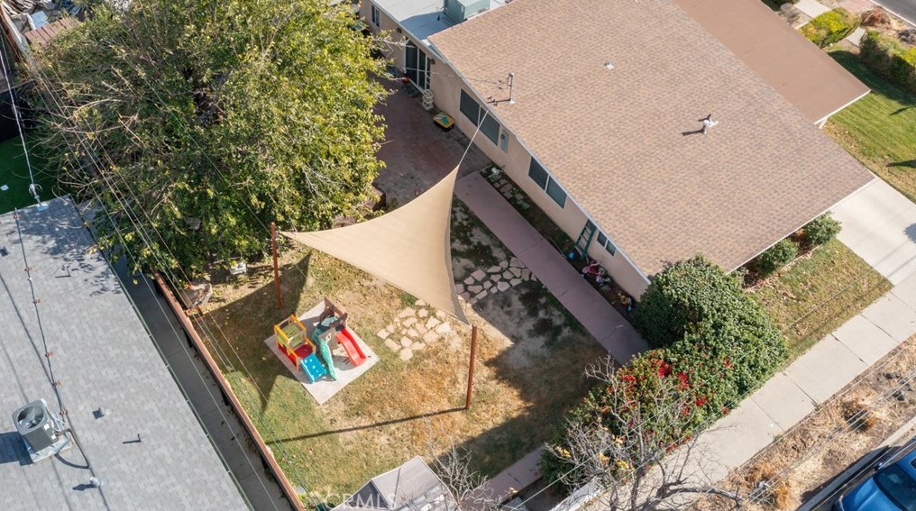 19467 Stagg St, Los Angeles CA  91335-2351 exterior