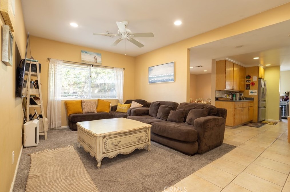 19467 Stagg St, Los Angeles CA  91335-2351 exterior