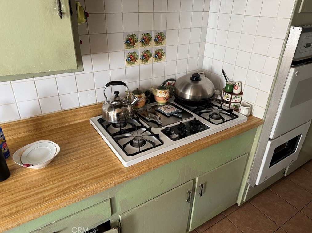 13111 Corcoran St, San Fernando CA  91340-1515 exterior