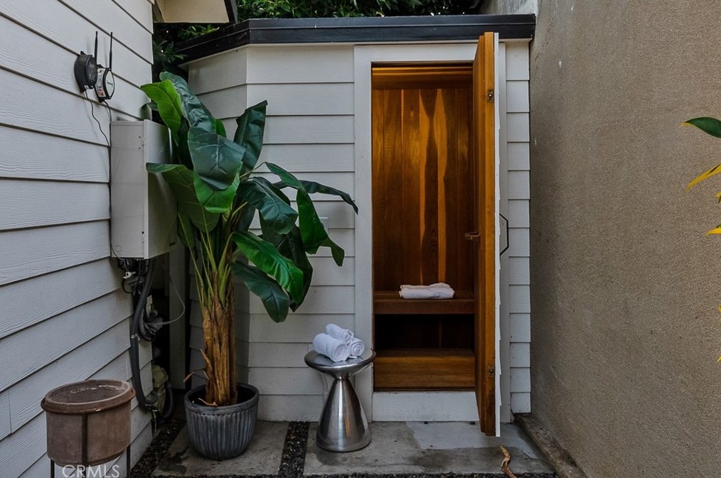 1927 Wilton Pl, Los Angeles CA  90068-3626 exterior