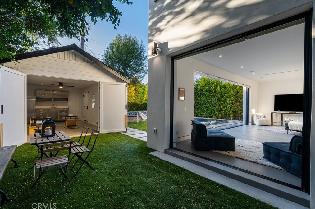 1927 Wilton Pl, Los Angeles CA  90068-3626 exterior