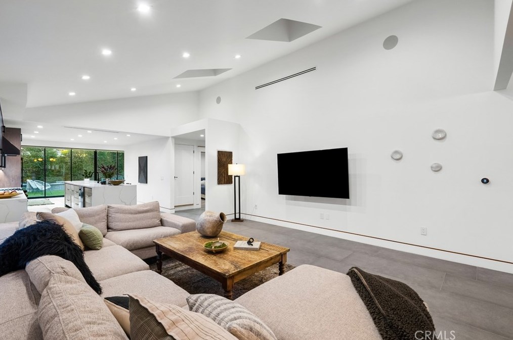 1927 Wilton Pl, Los Angeles CA  90068-3626 exterior