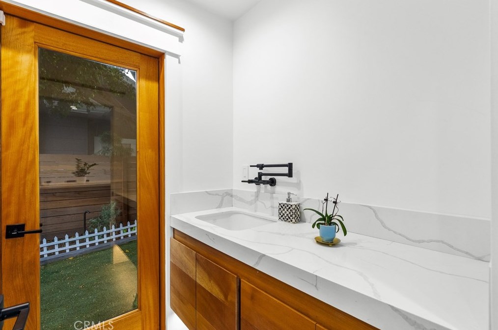 1927 Wilton Pl, Los Angeles CA  90068-3626 exterior