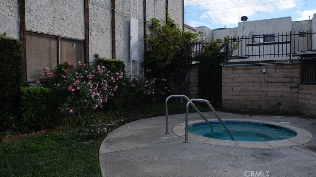 9505 Sylmar Ave, Van Nuys CA  91402-1141 exterior