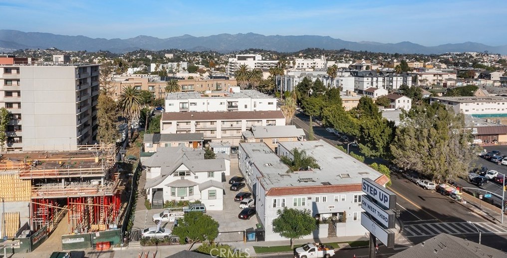 1913 3 St, Los Angeles CA  90020-2305 exterior