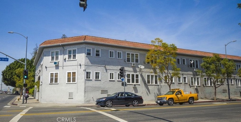 1913 3 St, Los Angeles CA  90020-2305 exterior