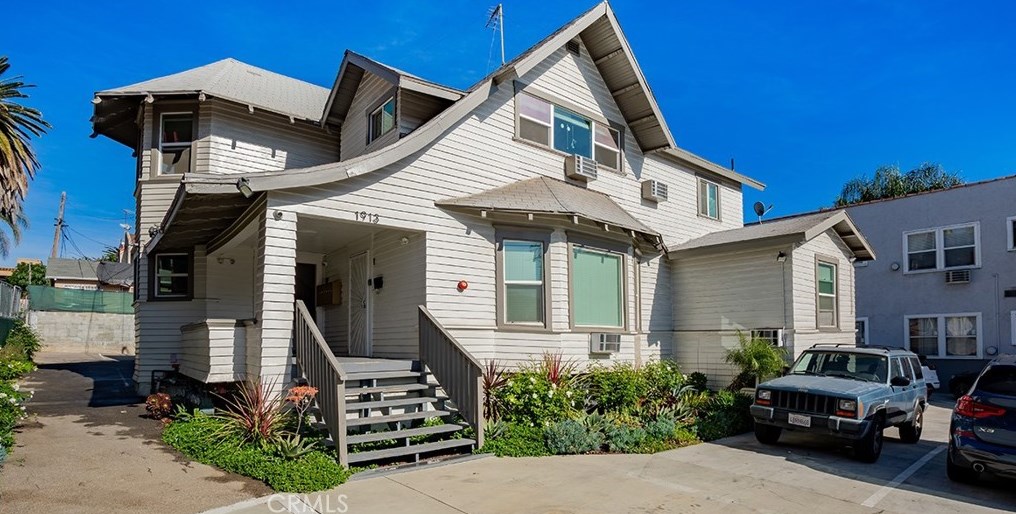 1913 3 St, Los Angeles CA  90020-2305 exterior