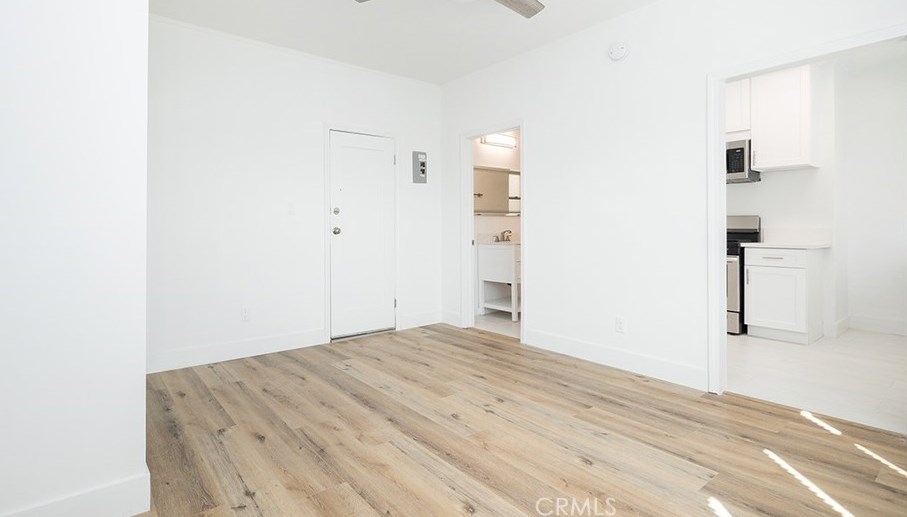 1913 3 St, Los Angeles CA  90020-2305 exterior