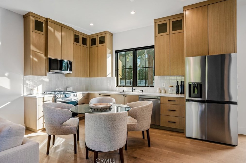 4955 Haskell Ave, Van Nuys CA  91436-1674 exterior