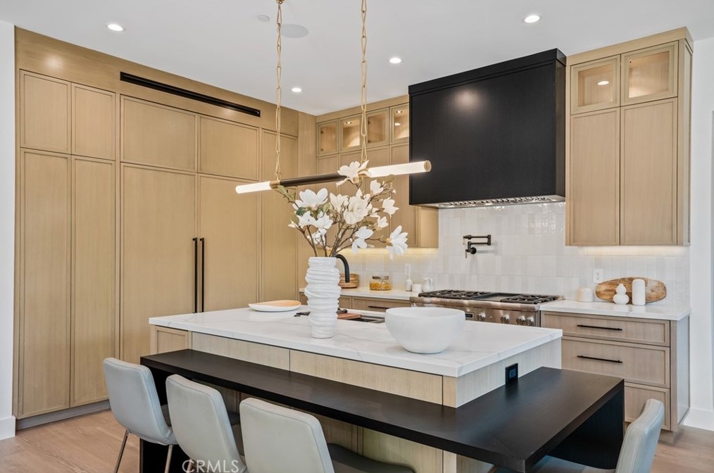 4955 Haskell Ave, Van Nuys CA  91436-1674 exterior