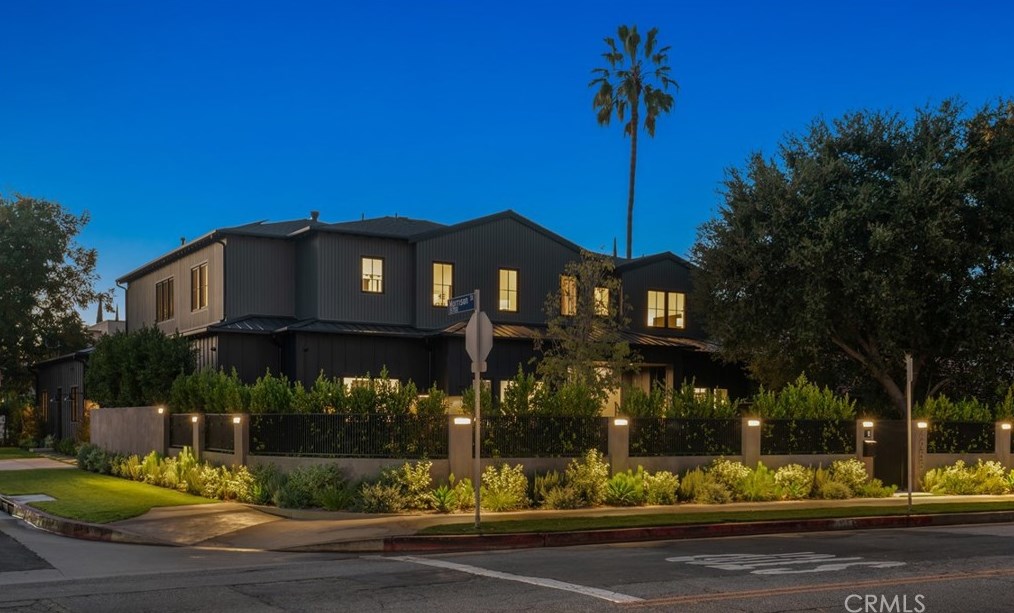 4955 Haskell Ave, Van Nuys CA  91436-1674 exterior