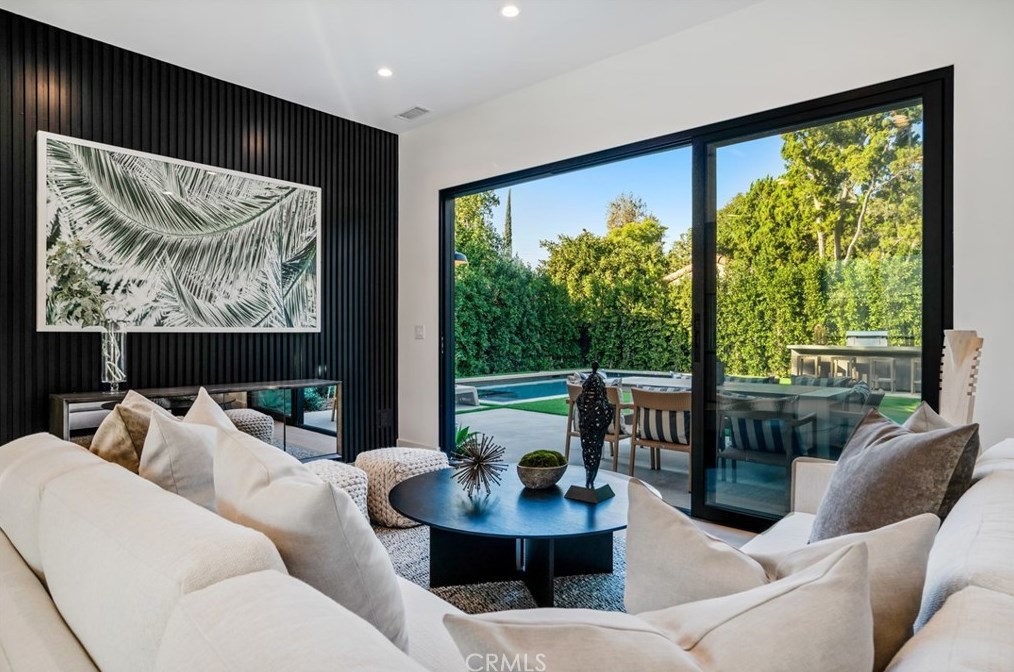 4955 Haskell Ave, Van Nuys CA  91436-1674 exterior