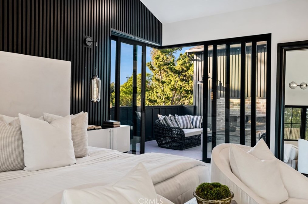 4955 Haskell Ave, Van Nuys CA  91436-1674 exterior