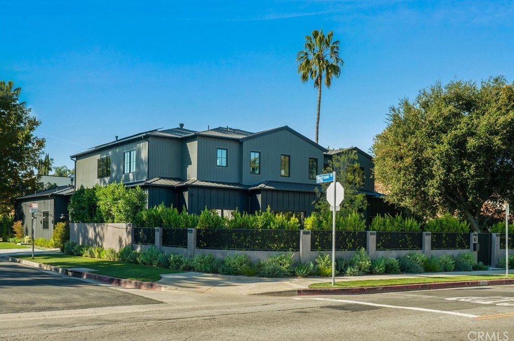 4955 Haskell Ave, Van Nuys CA  91436-1674 exterior