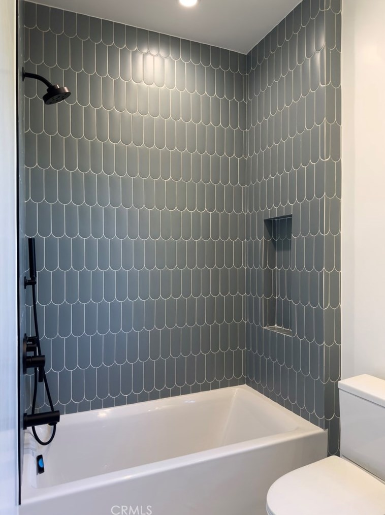 4955 Haskell Ave, Van Nuys CA  91436-1674 exterior