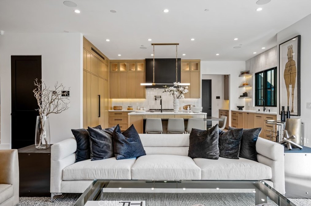 4955 Haskell Ave, Van Nuys CA  91436-1674 exterior