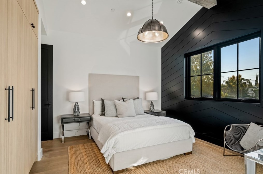 4955 Haskell Ave, Van Nuys CA  91436-1674 exterior