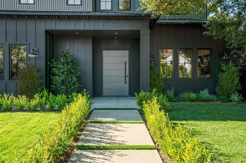 4955 Haskell Ave, Van Nuys CA  91436-1674 exterior