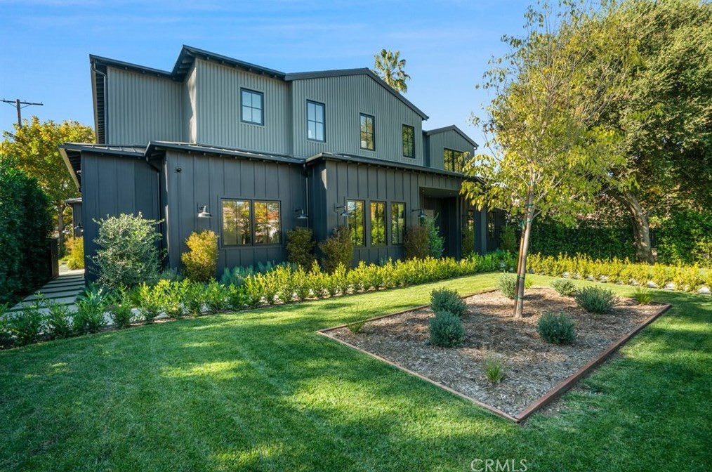 4955 Haskell Ave, Van Nuys CA  91436-1674 exterior