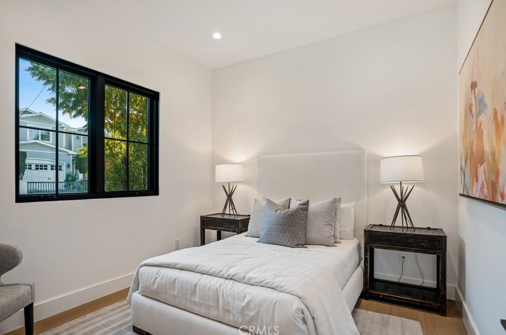 4955 Haskell Ave, Van Nuys CA  91436-1674 exterior