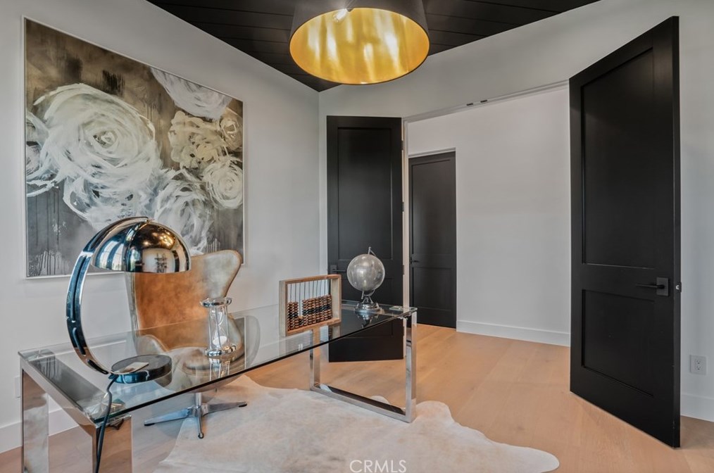 4955 Haskell Ave, Van Nuys CA  91436-1674 exterior