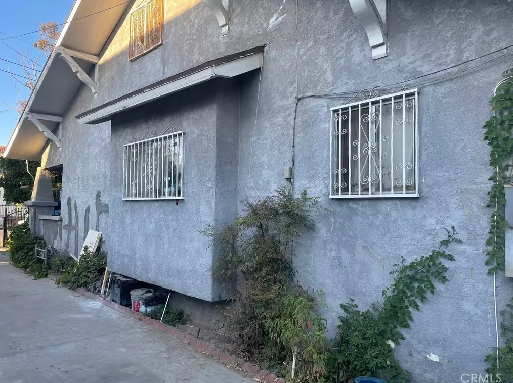 1536 33rd St, Los Angeles CA  90011-2219 exterior