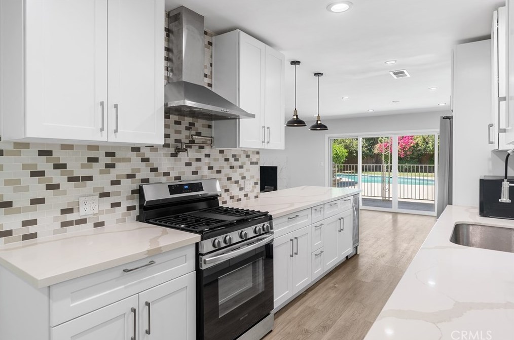 6747 Blewett Ave, Van Nuys CA  91406-6014 exterior