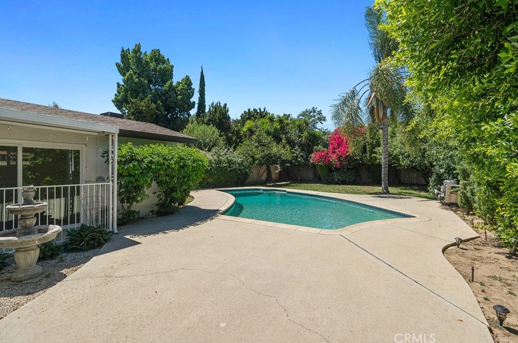 6747 Blewett Ave, Van Nuys CA  91406-6014 exterior