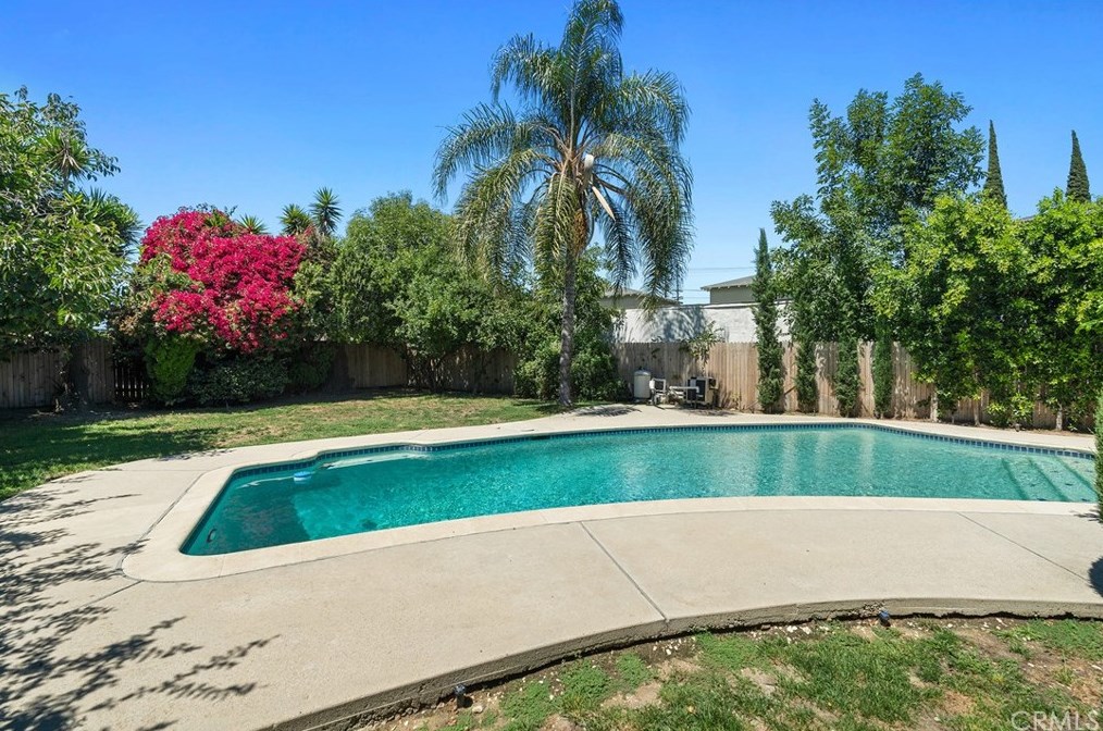 6747 Blewett Ave, Van Nuys CA  91406-6014 exterior